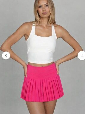 Gold Hinge Pleated Tennis Mini Skirt in Hot Pink